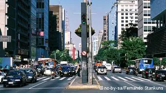 Especialistas afirmam que é necessário criar ações para privilegiar pedestres e ciclistas