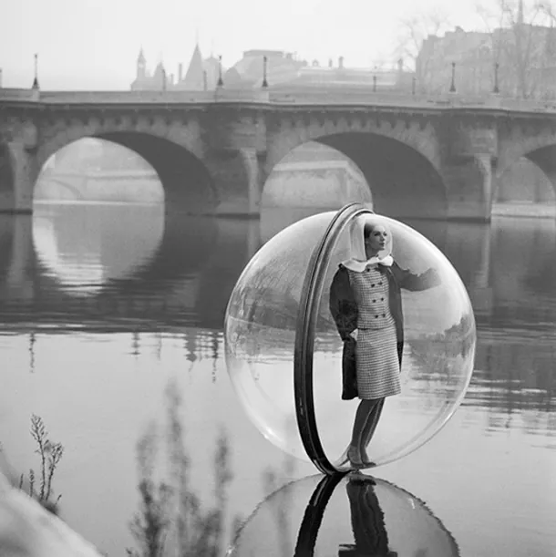 “Bubble” – fotografia de moda de Melvin Sokolsky para a Harper’s Bazaar