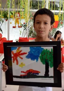 Instituto Ronald McDonald seleciona desenho de hóspede da Casa Ronald McDonald ABC para ilustrar anuário