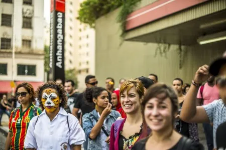 ... curta um show Catraca Livre antes de embarcar