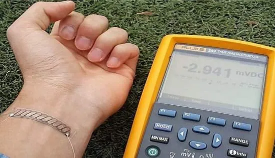 Calor do corpo é usado para gerar eletricidade