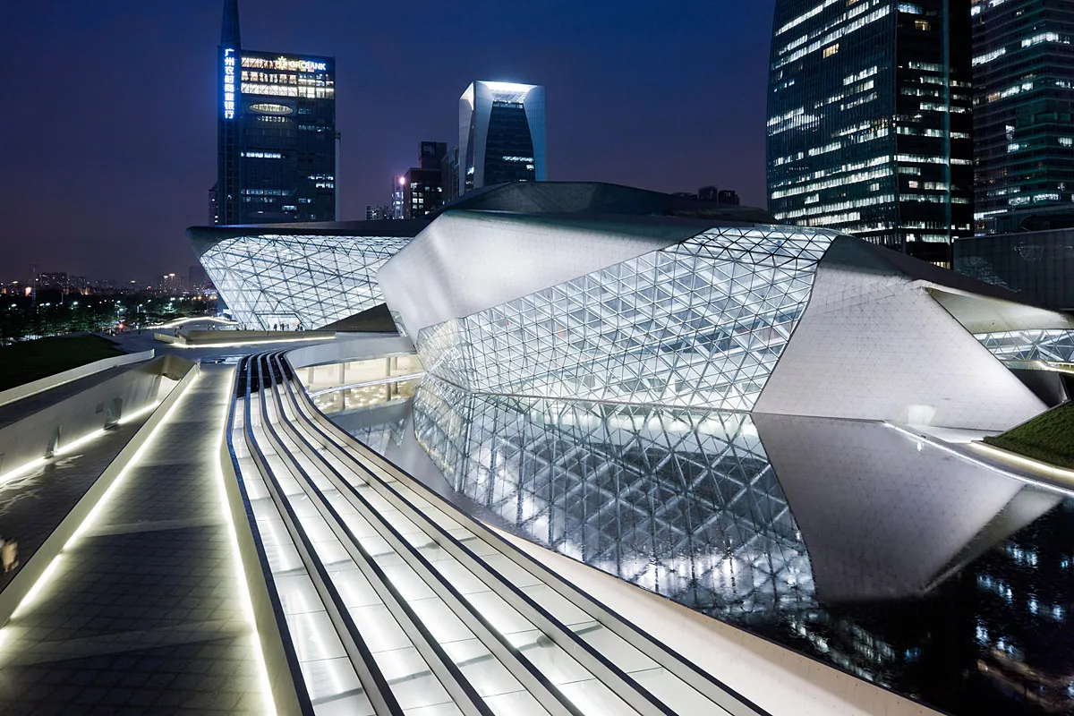 Homenagem da REC-Brasil a uma grande mulher! Dama Zaha Hadid falece aos 65 anos de idade