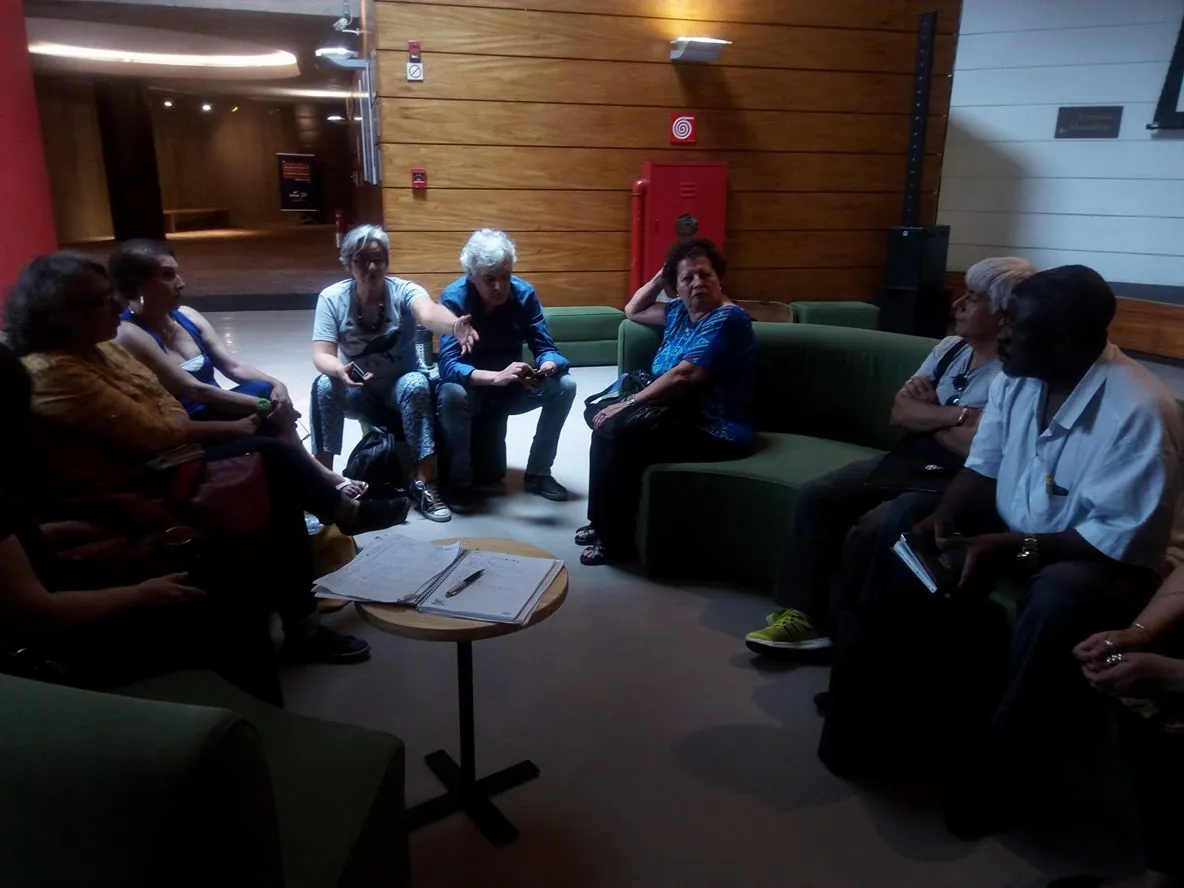 Artistas e Artesãos, membros associados da Rede de Economia Criativa Brasil se reuniram ontem - 09 de nov - para conhecer o espaço e prepararem a logística para a participação no Bazar de Natal da UNIBES Cultural.