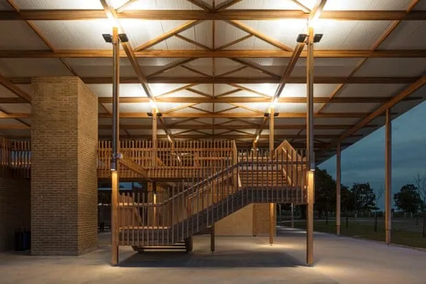 Escola de madeira na Amazônia é eleita melhor obra de arquitetura do mundo