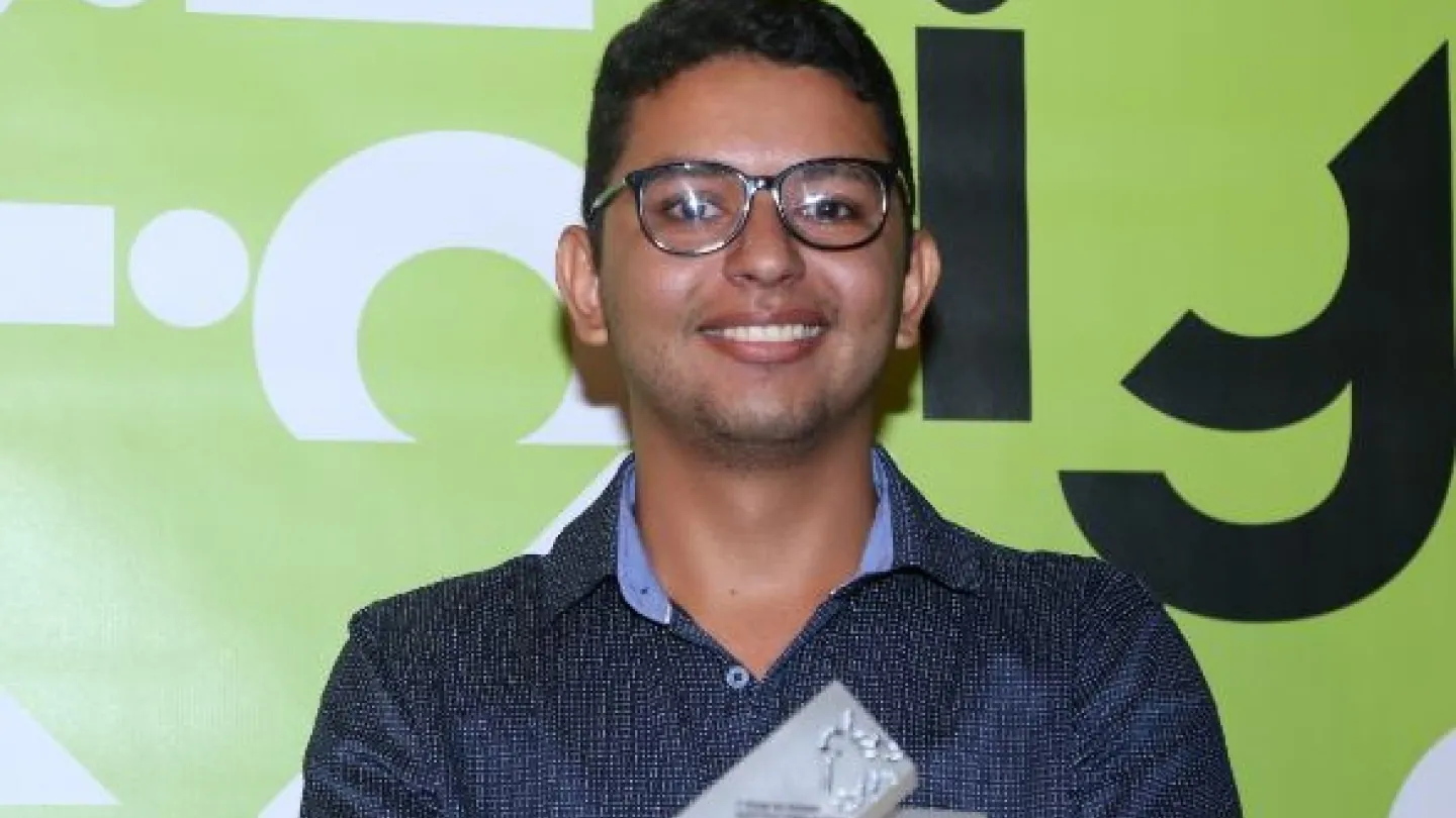 Designer cearense ganha prêmio nacional e bolsa de estudos na Europa