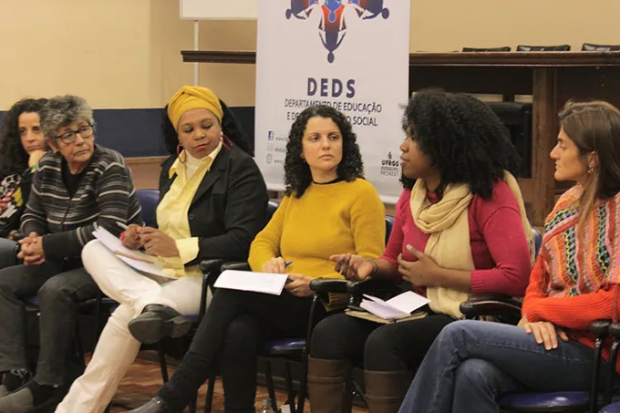 Mulheres debatem a construção de uma economia popular solidária