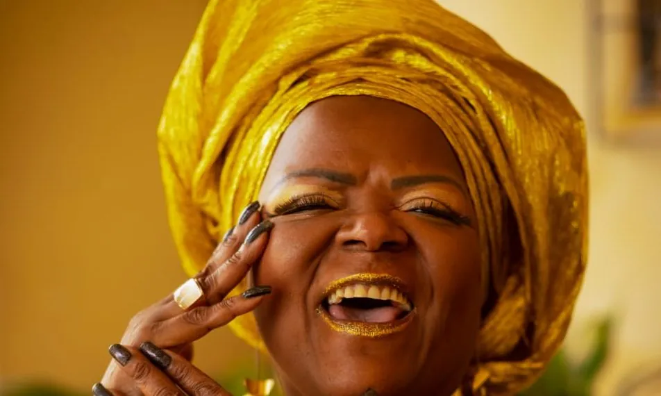 Mona Rikumbi: O Sol que Seguirá Iluminando a Economia Criativa